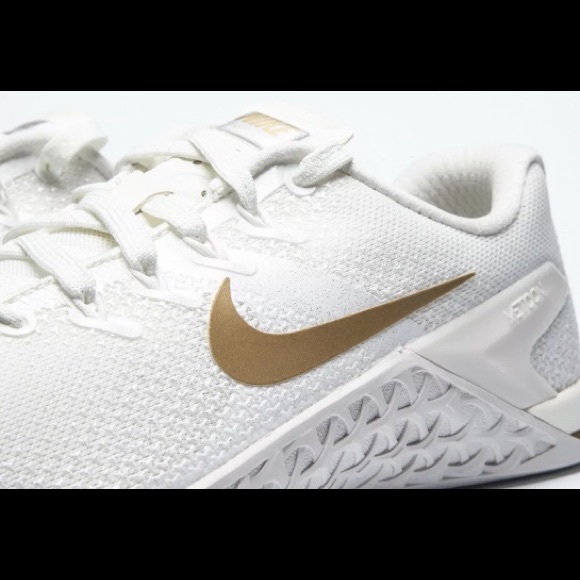 Nike Womens Metcon 4 White/Metallic Gold av2141-120 - Picture 3 of 10